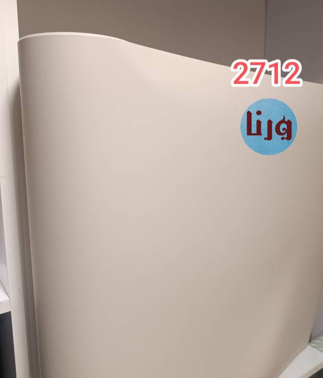 نمای نزدیک از لایه زیرین و چسب شیاردار بابل فری در رول برچسب نسکافهای سافت تاچ کد ۲۷۱۲