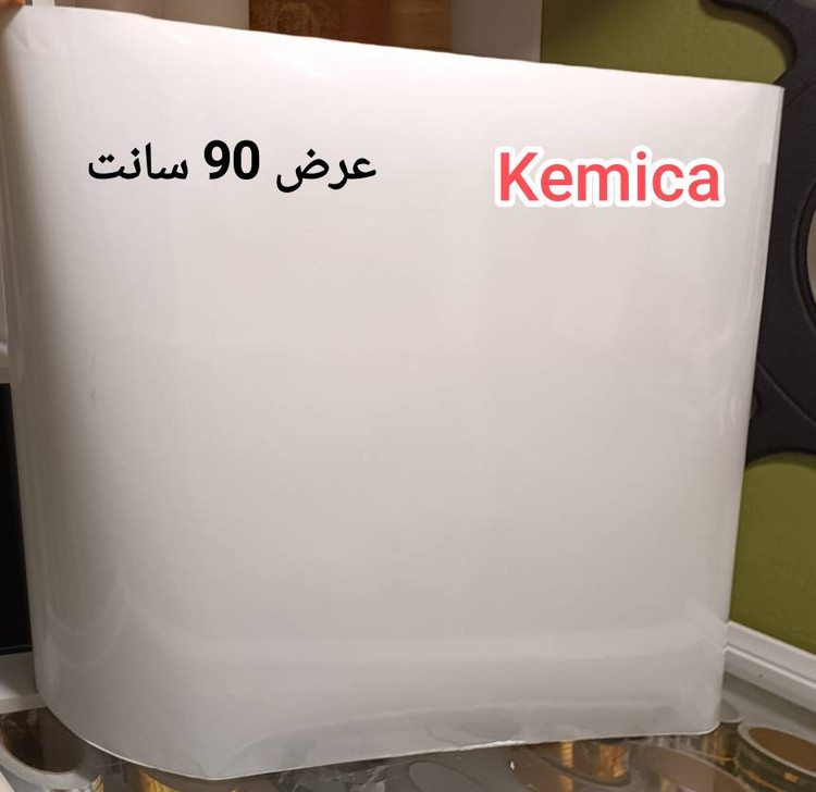 برچسب کابینت سفید براق کمیکا با عرض ۹۰ سانتیمتر مناسب برای پوشش یکپارچه کانتر، جزیره و لوازم خانگی