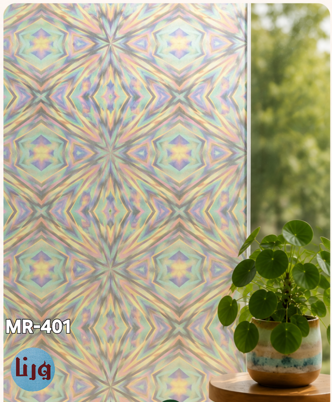 نمای نزدیک از جزئیات و بافت برچسب شیشه مات کن ورنا مدل MR-401 با طرح هندسی رنگی روی پنجره