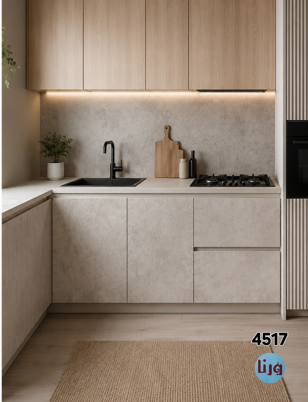 برچسب کابینت طرح بتن پتینهای کرم روشن کد 4517 نصب شده روی درب کابینت آشپزخانه مدرن، روکش PVC خودچسب با بافت طبیعی بتن، رنگ کرم روشن مات و مناسب بازسازی کابینت بدون نیاز به تعویض.