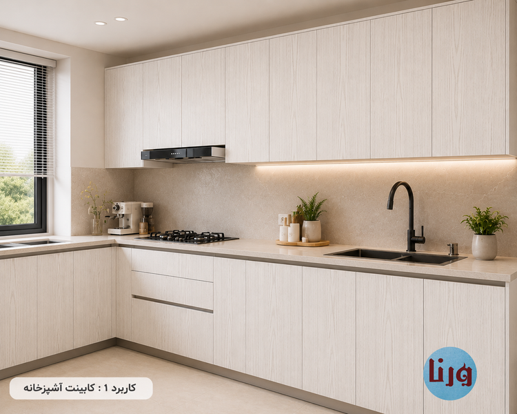 اجرای برچسب کابینت طرح چوب برجسته سفید رگه نقرهای روی کابینت آشپزخانه مدرن کد 6231