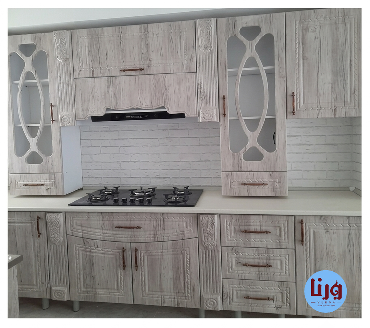 نصب برچسب بین کابینتی 8227 در آشپزخانه