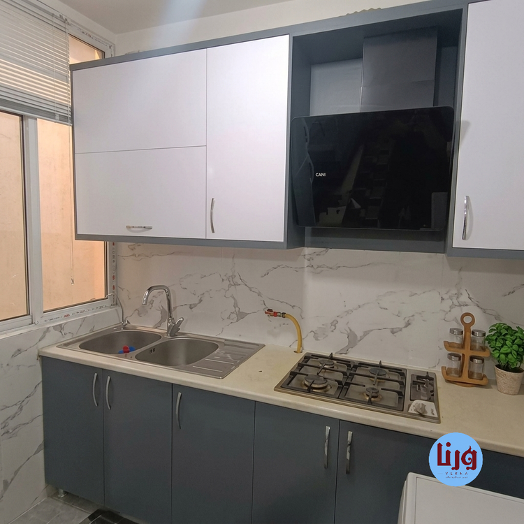 اجرای واقعی برچسب 3572 روی دیوار بین کابینتی