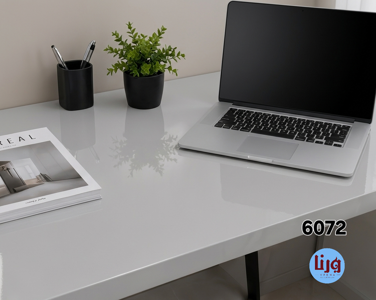 میز تحریر روکش شده با برچسب کابینت طرح ساده طوسی روشن براق کد 6072