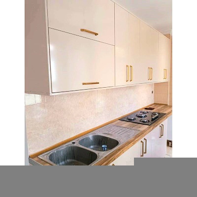 نمونه اجرای واقعی برچسب کابینت طرح سنگ کرم روی کابینت آشپزخانه مشتری