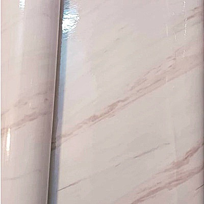 نمای نزدیک بافت برچسب کابینت سفید طرح سنگ هایگلاس با رگههای کرم طبیعی کد 3510