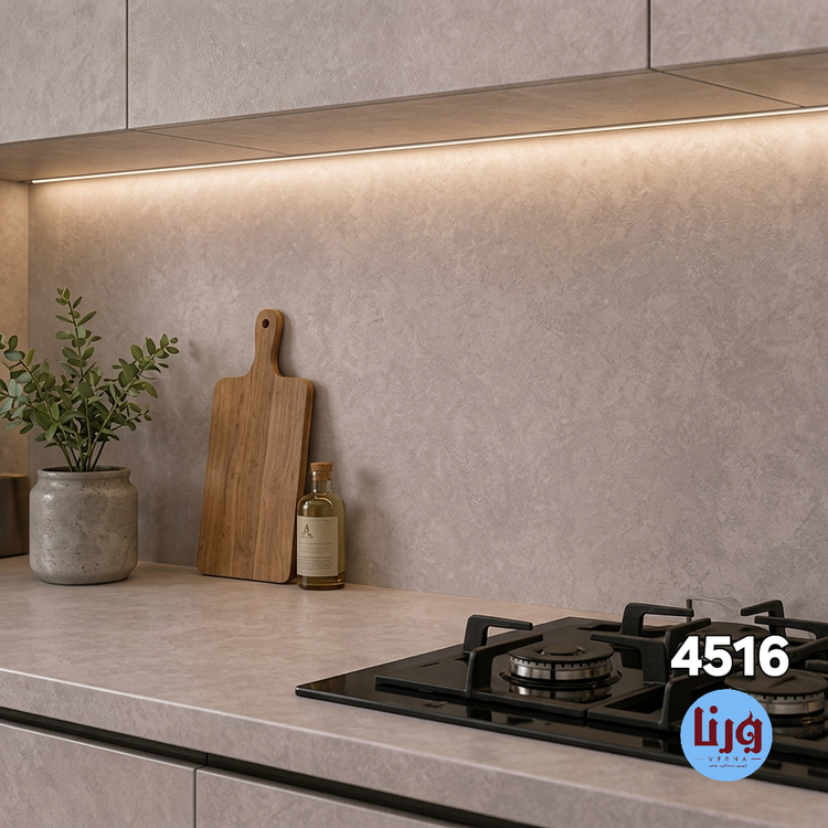 نمایش برچسب طرح بتن پتینه ای طوسی یاسی روی دیوار بین کابینتی