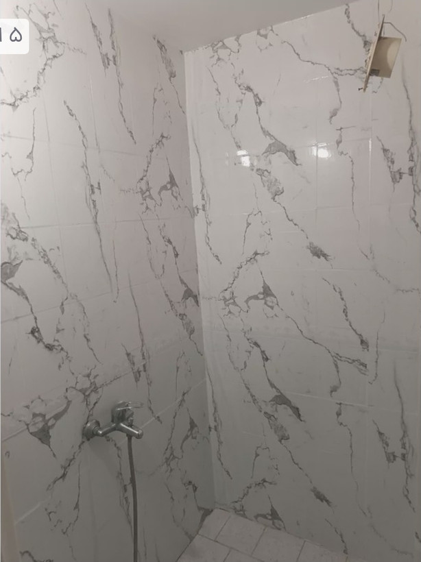 برچسب کابینت طرح سنگ مات سفید رگه مشکی کد 3572 عرض 90 سانتیمتر | روکش PVC خودچسب