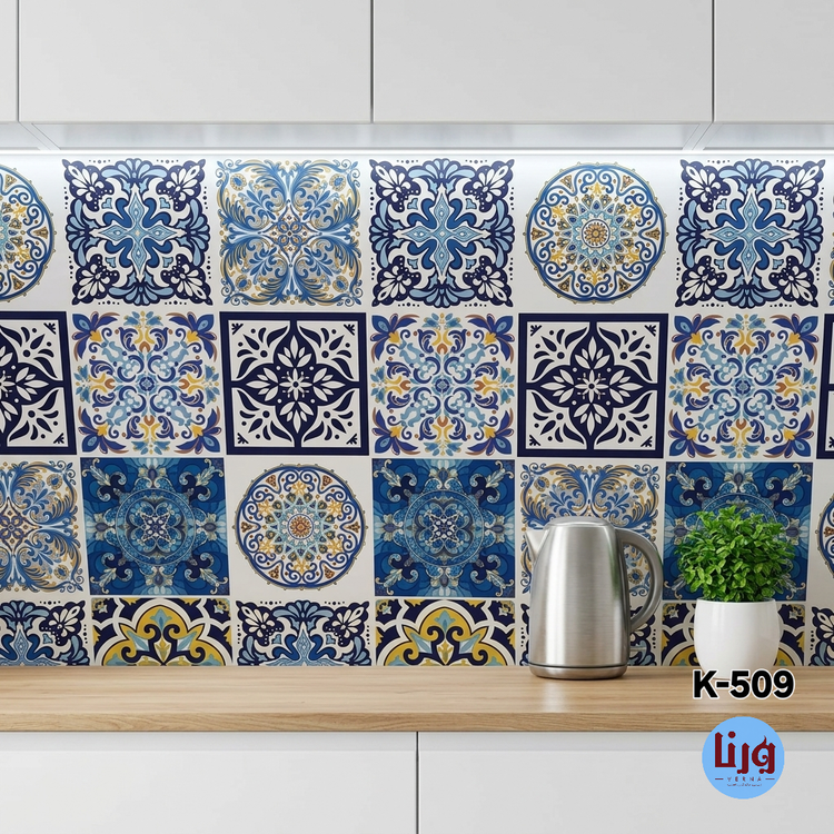 برچسب طرح کاشی چاپی K-509 نصبشده روی دیوار بین کابینتی آشپزخانه با طرحهای متنوع کاشی سنتی