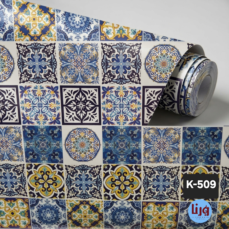 نمای نزدیک از بافت و جزئیات برچسب طرح کاشی چاپی K-509 با ترکیب نقوش سنتی آبی، سرمهای، سفید و زرد