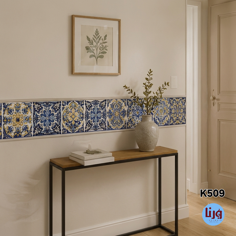 برش و نصب برچسب طرح کاشی K-509 بهصورت پنل دکوراتیو روی دیوار ساده فضای پذیرایی