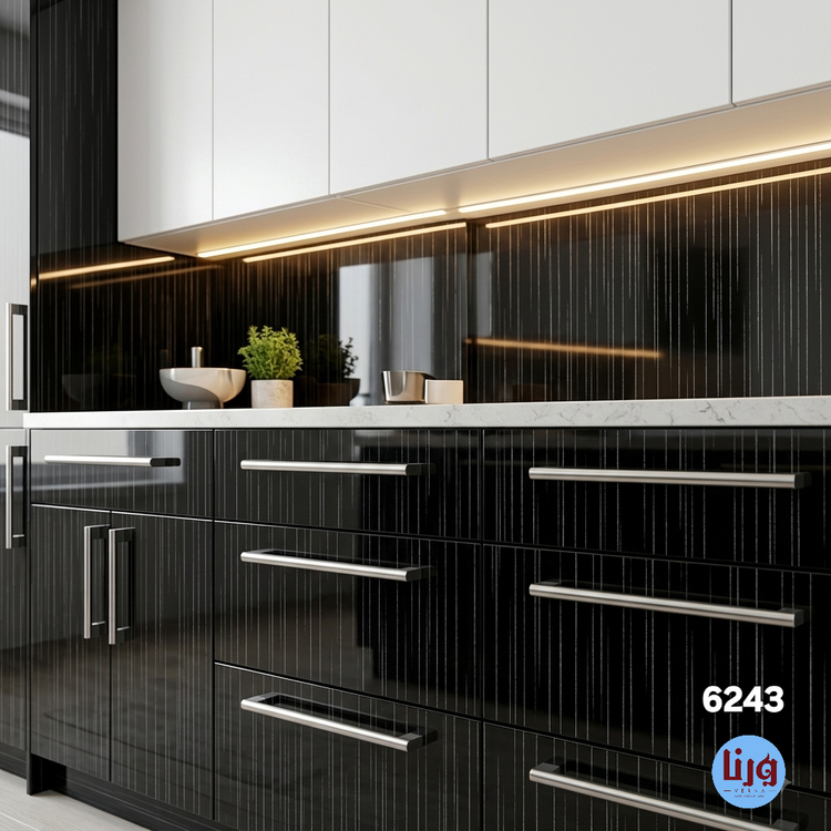 کاور کابینت با برچسب های گلس طرح باران مشکی کد 6243 و دستگیره استیل