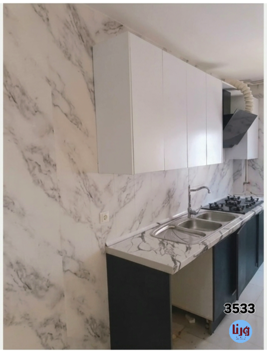 برچسب کابینت و سرامیک طرح سنگ سوپرمات سفید رگه طوسی ضخیم کد 3533 عرض ۶۰ سانتیمتر