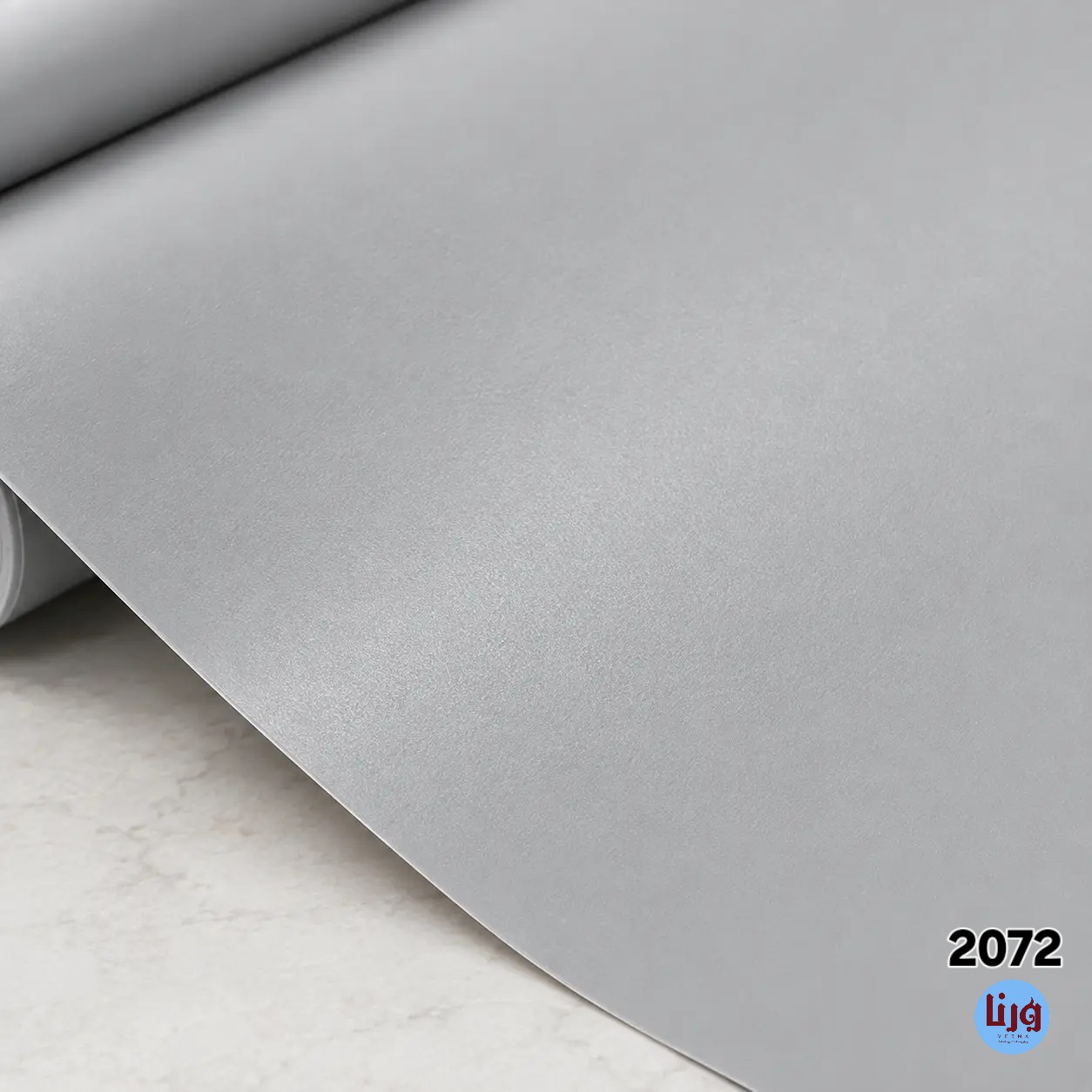 نمای نزدیک بافت و سطح مات برچسب کابینت طوسی روشن کد 2072